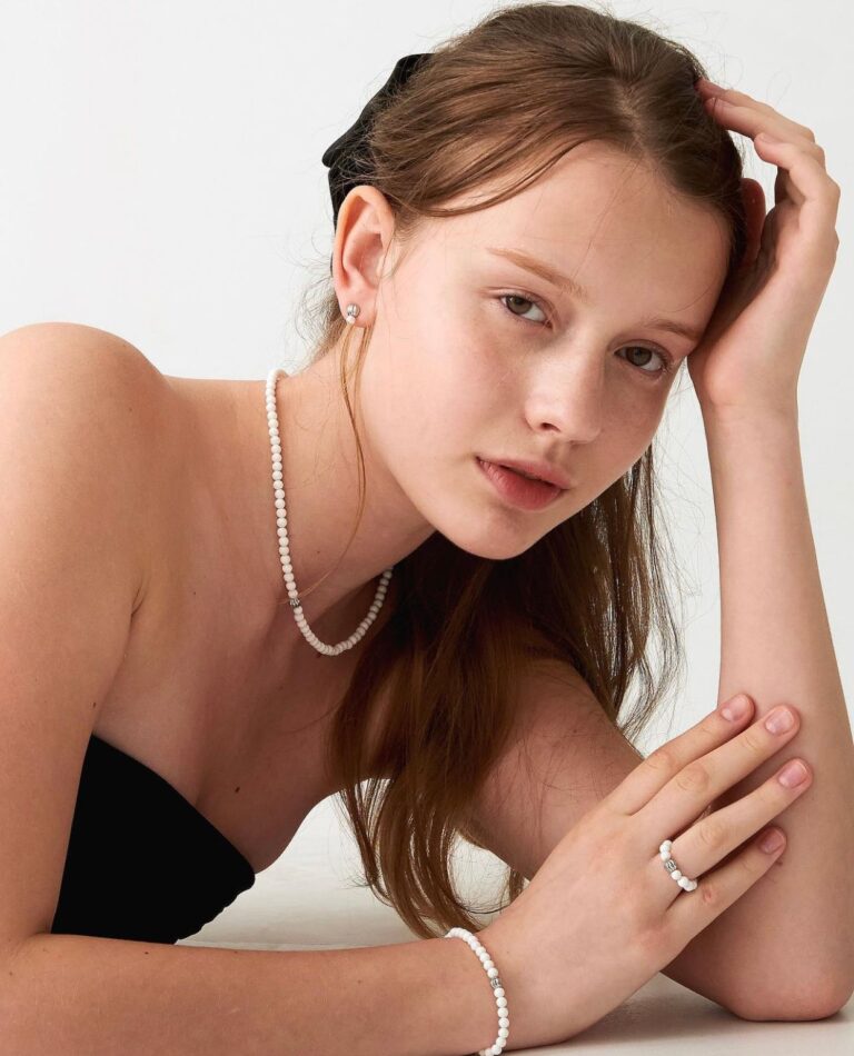 40-daria-main-book-papi-model-management